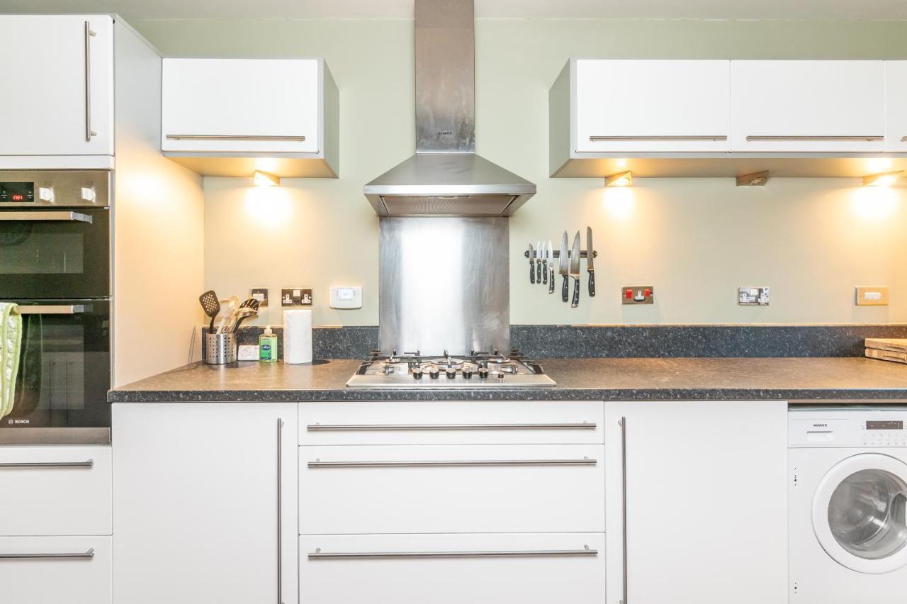 יורק Spacious And Modern Townhouse I Pass The Keys מראה חיצוני תמונה