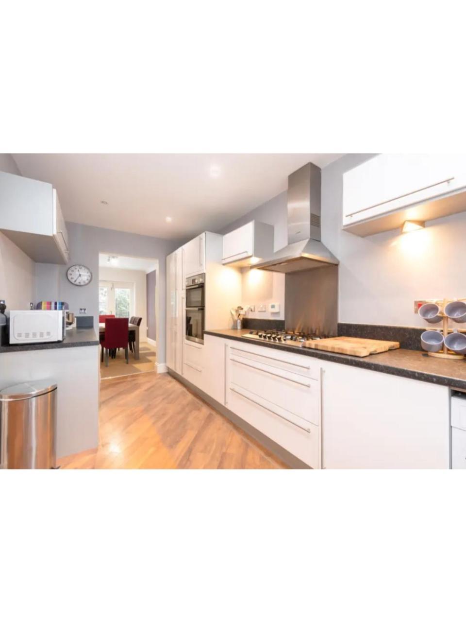 יורק Spacious And Modern Townhouse I Pass The Keys מראה חיצוני תמונה