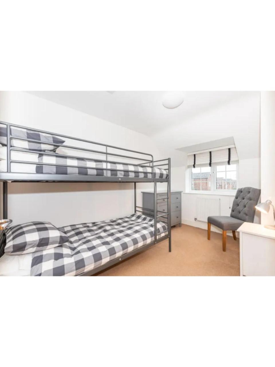 יורק Spacious And Modern Townhouse I Pass The Keys מראה חיצוני תמונה